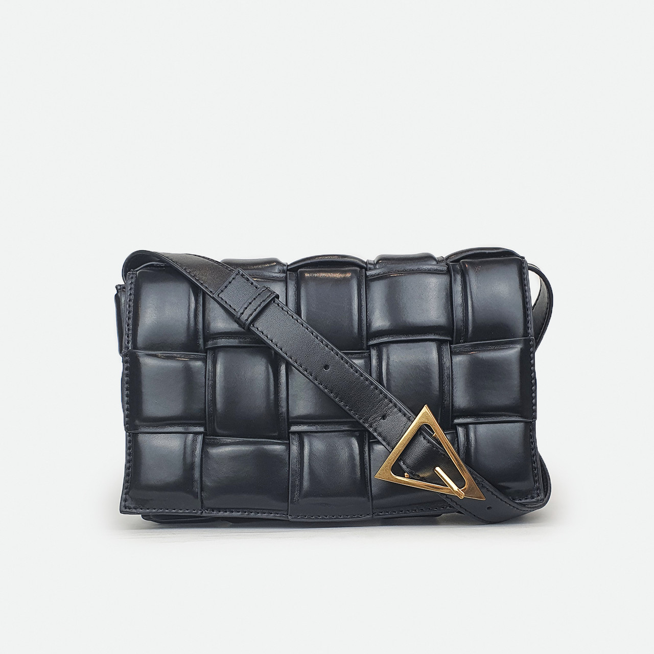 

Черная сумка квадратами кожаная средняя 9095