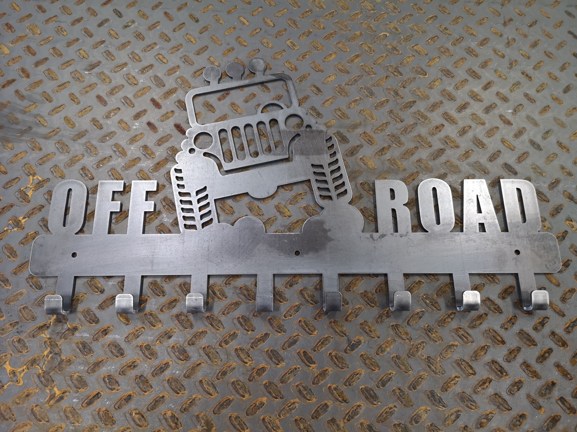 

Вешалка для Гаража/СТО/Автомагазина Стальная "ДЖИП" (прозрачный порошковый лак)