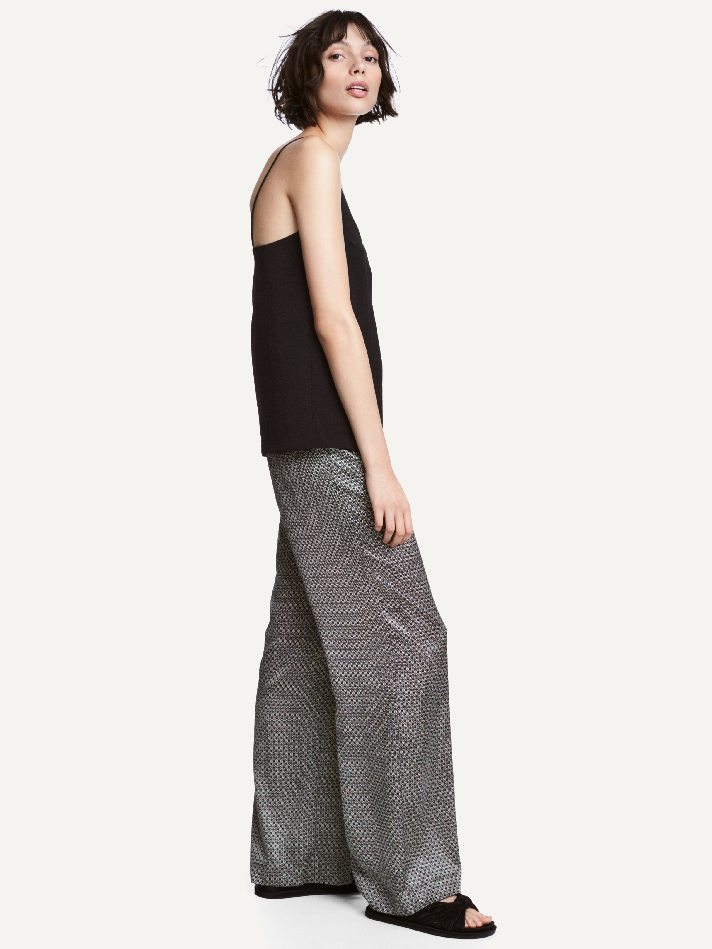 

Брюки H&M 5510816-ACHS 38 Белые с черным