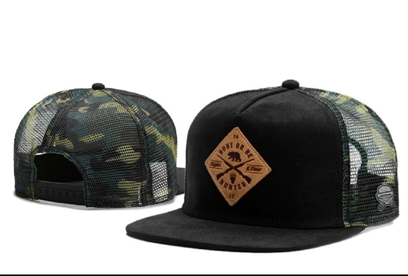 

Чоловіча бейсболка snapback SM082