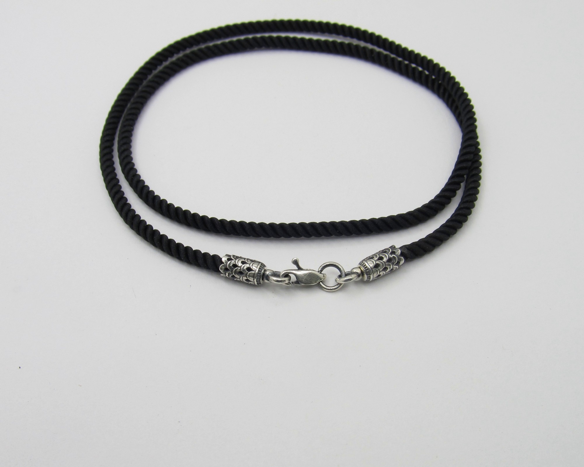 

Шнур шелковый с серебряным замком SilverArtisan 1.71392 65 размер