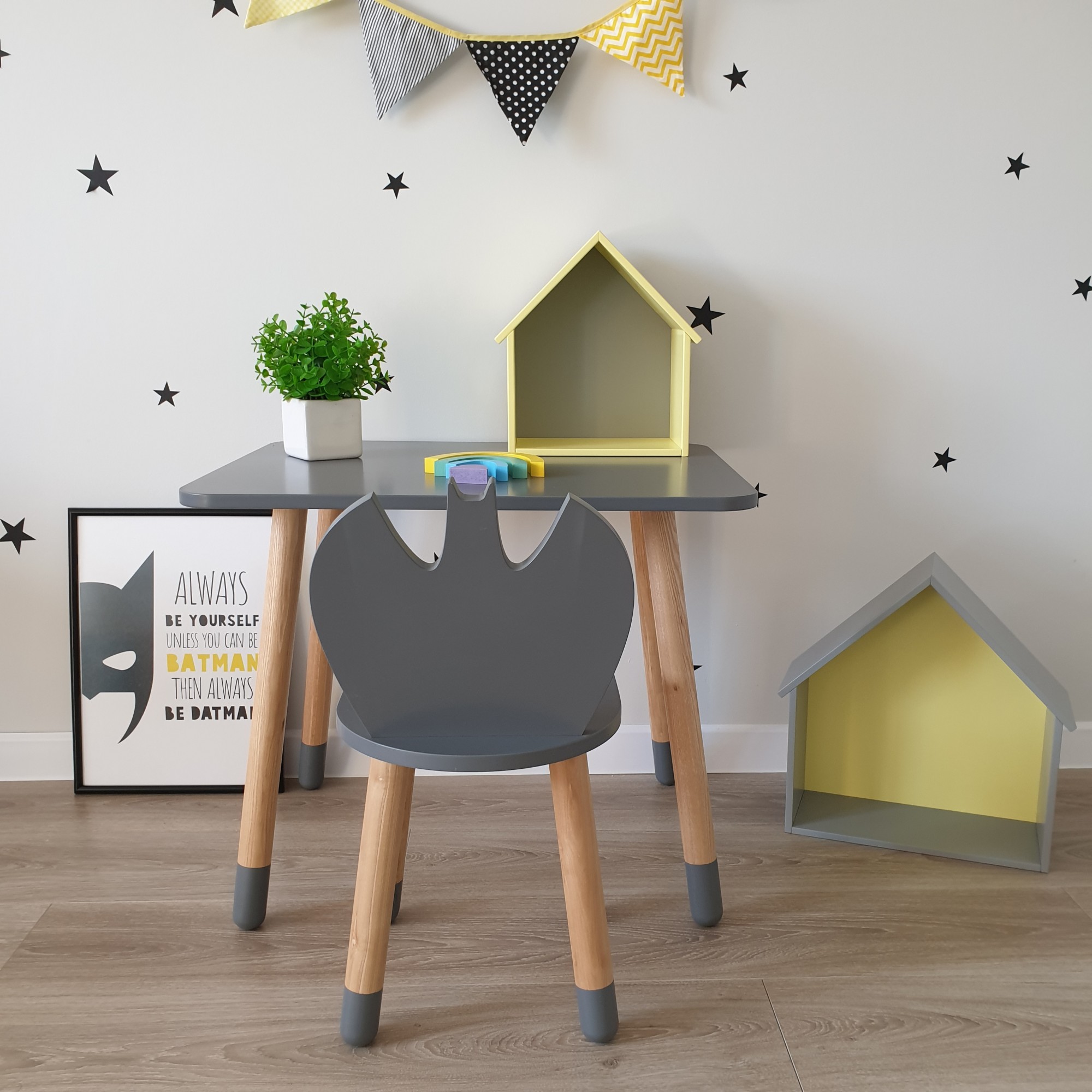 

Комплект детский Scandic Kid Столик прямоугольный и стульчик Бетмен Цвет серый
