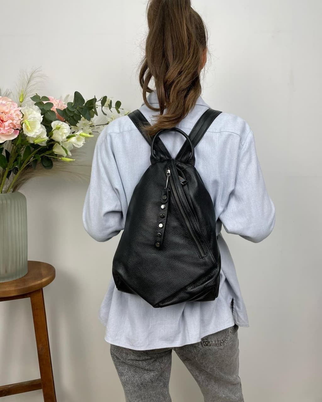 

Женский кожаный рюкзак 28 25 10 см Magicbag Черный