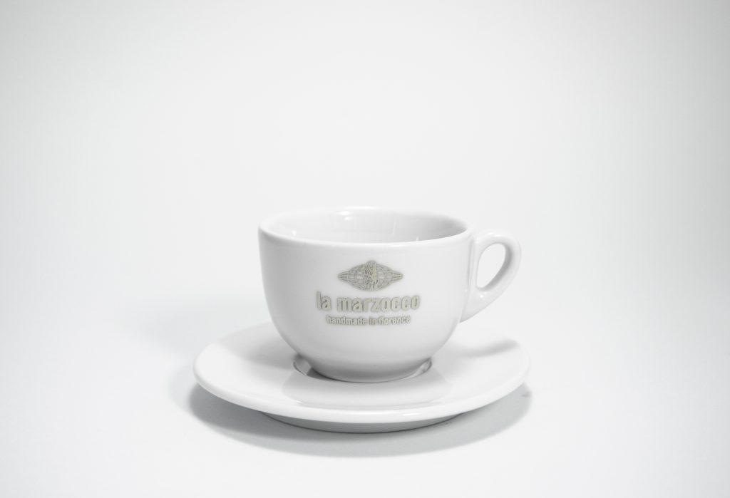 

Чашка капучино с блюдцем La Marzocco