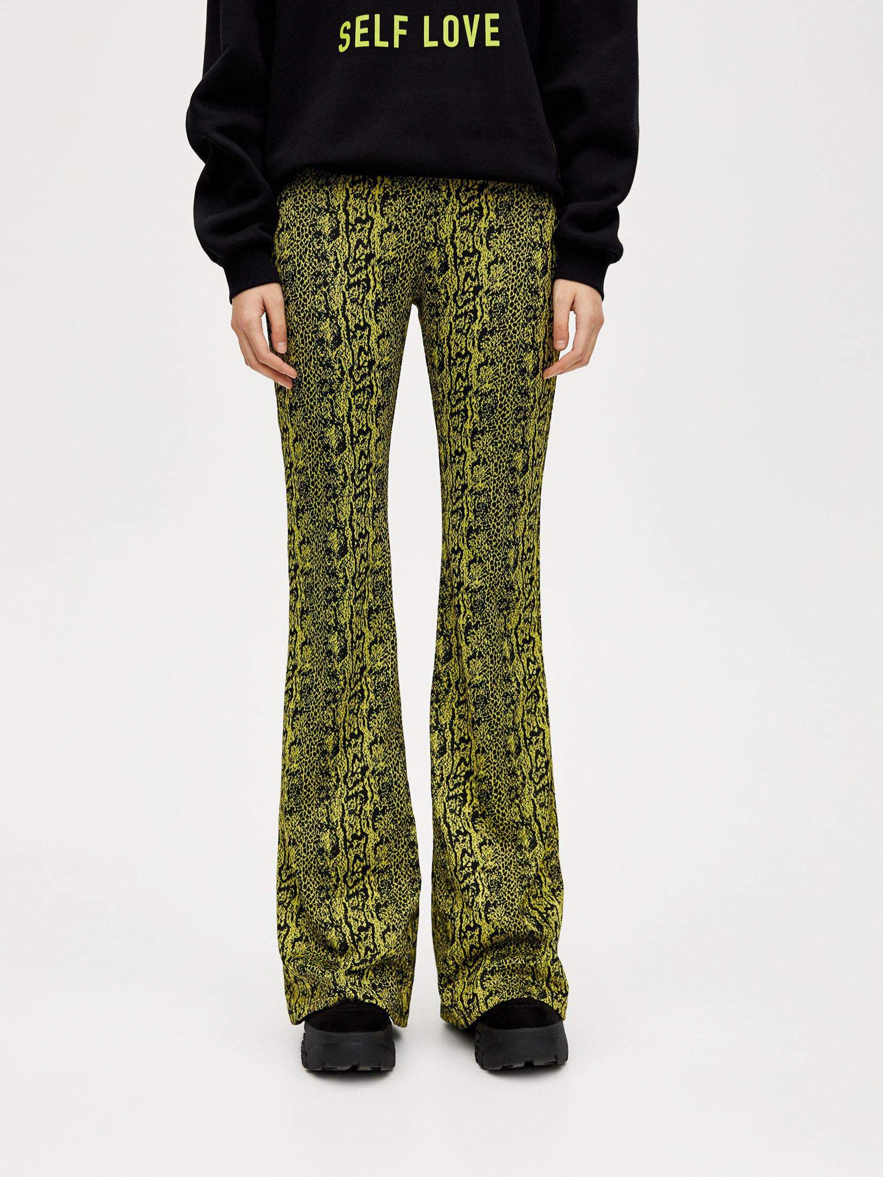 

Брюки Pull & Bear 5678/328/520-AAZT S Черные с салатовым