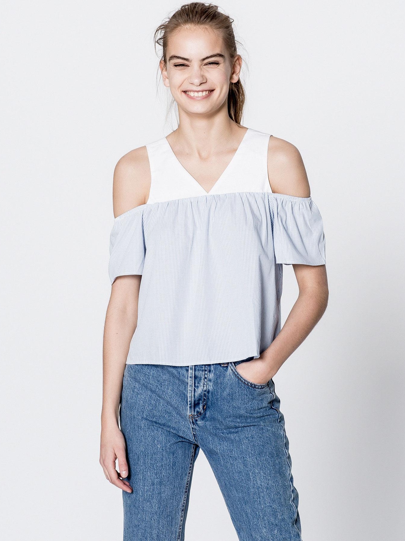 

Топ Pull & Bear 9470/346/403-AAFS M Белый с голубым