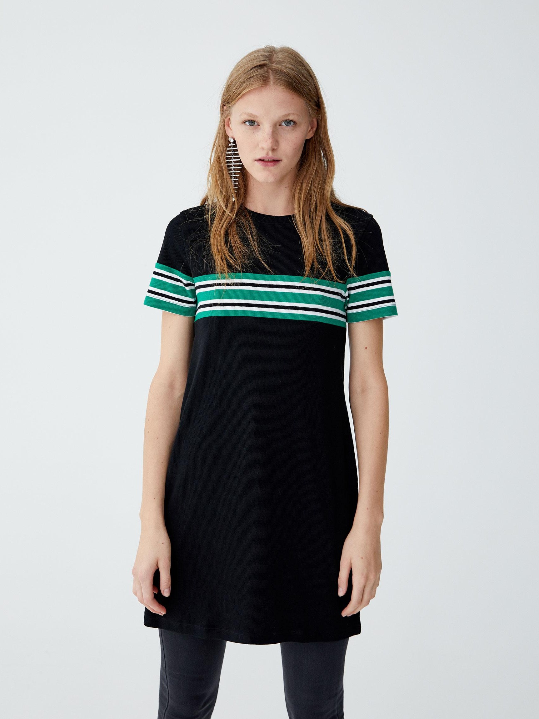 

Туника Pull & Bear 9393/235/800-AECR S Черная с зеленым и белым