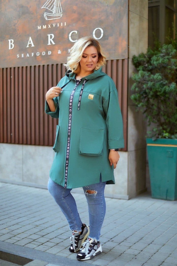 

Кардиган на молнии с капюшоном накладными карманами и надписью подол округленный Miss Podium Зеленый 56