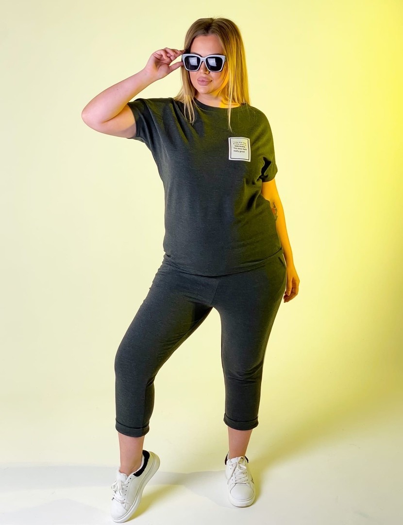 

Модный прогулочный спортивный костюм футболка укороченные штаны из двухнитки Miss Podium Графитовый 52