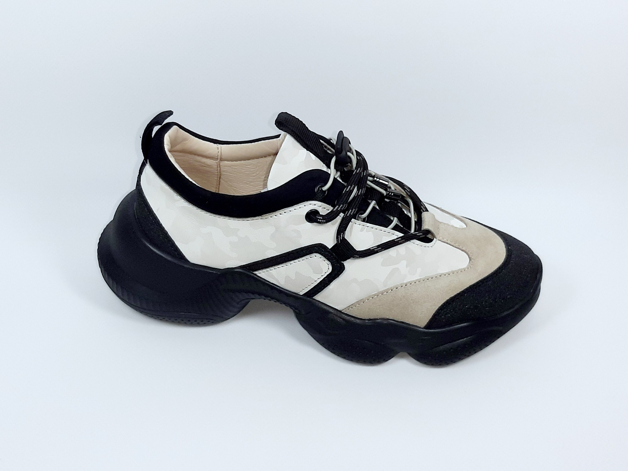 

Женские кроссовки Vifesst 40р 26.5см