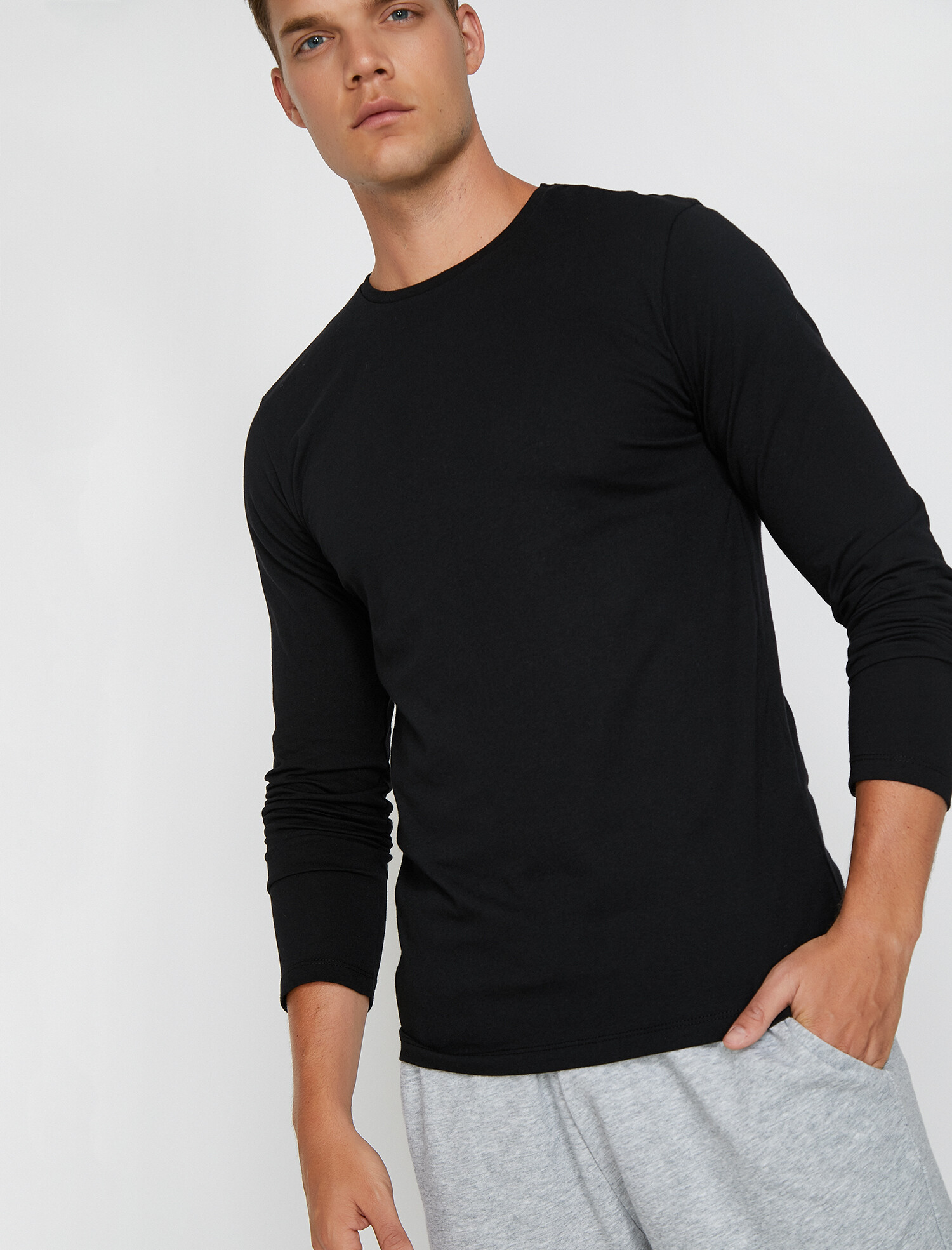 

Лонгслив Koton 0KAM12190LK S Black