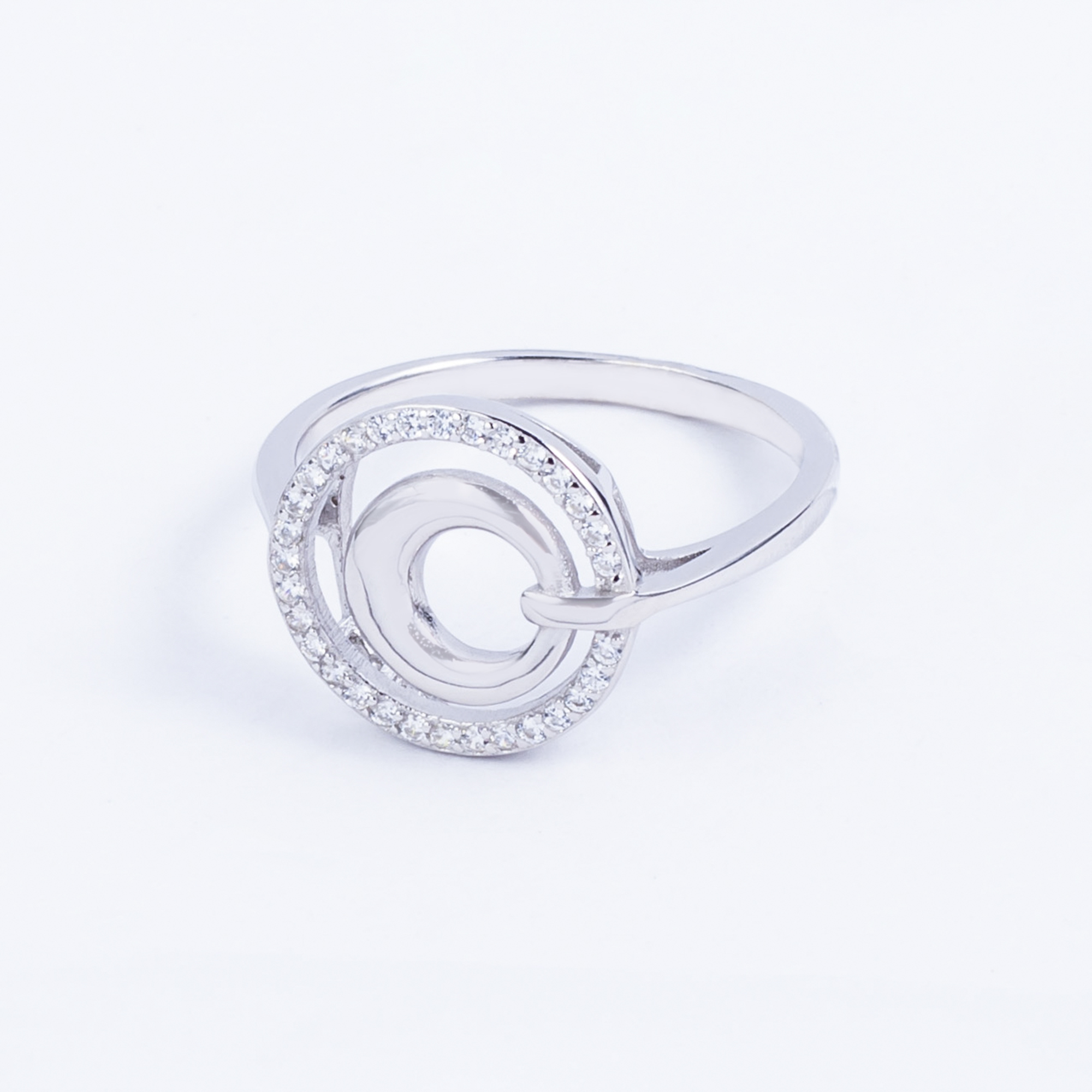 

Каблучка TOP Silver размер 18,0 2,40 г 9510148б