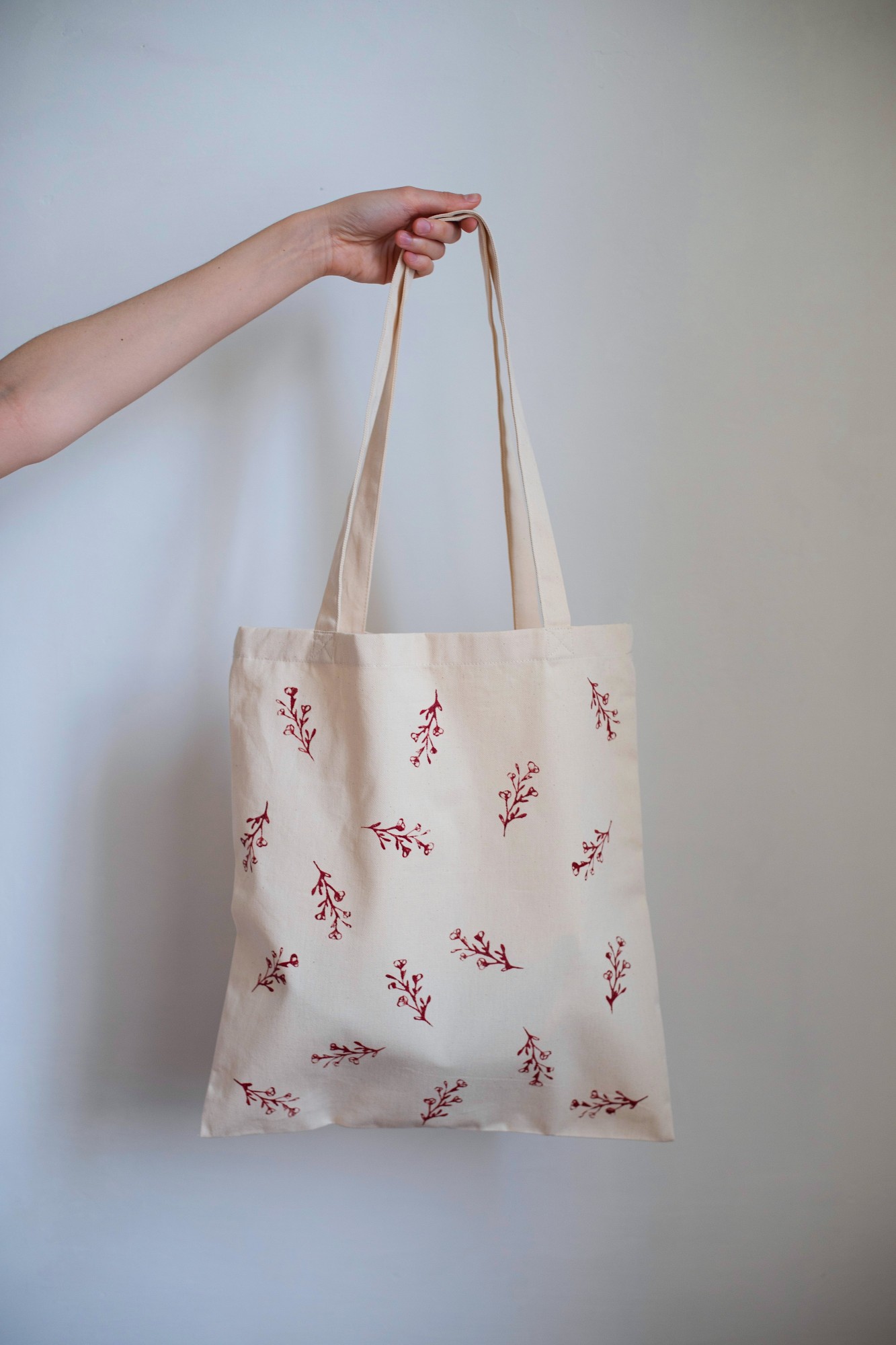 

Шоппер Red twig Floral hands 37×42 см ручка 48/70 см саржа бежевая