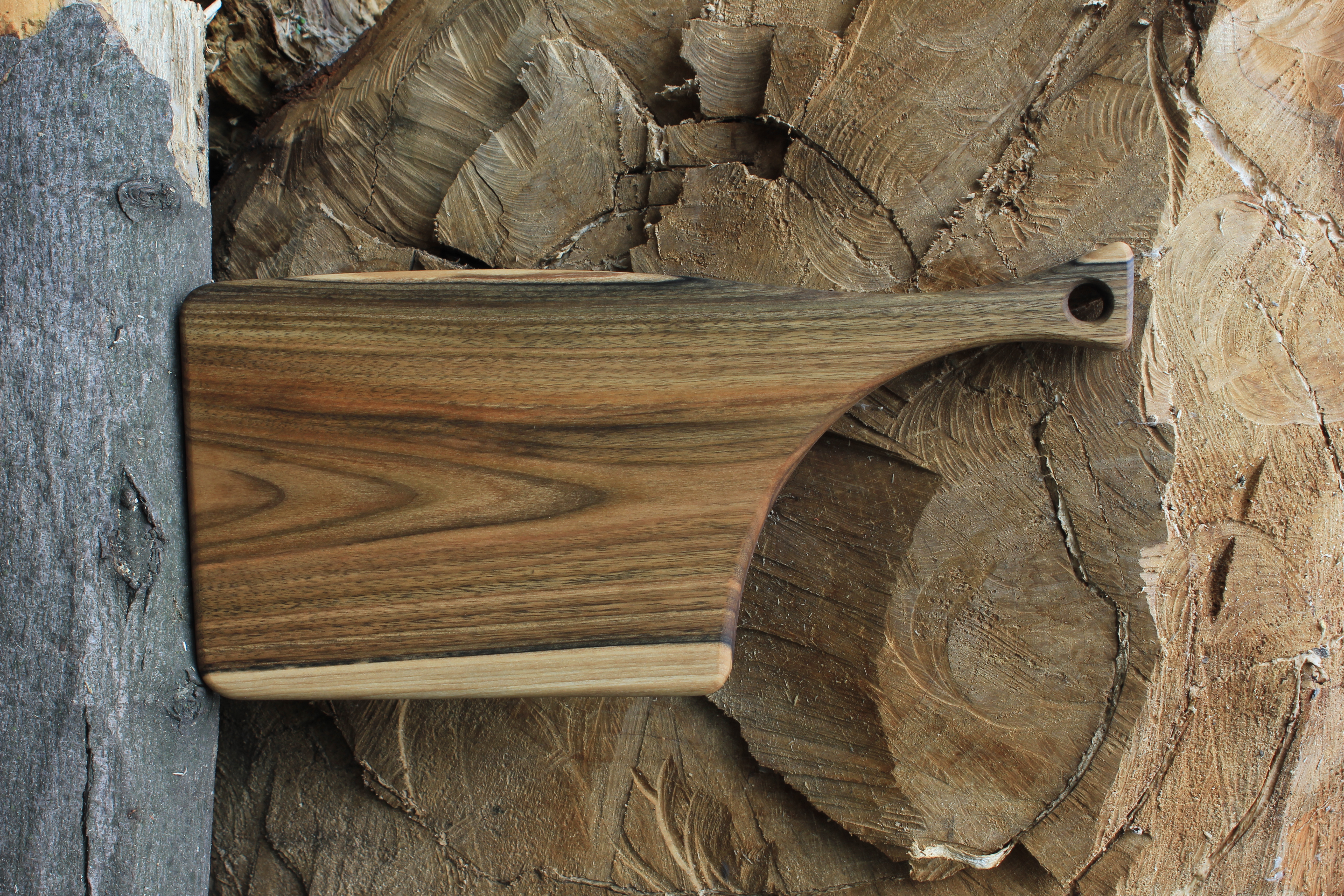 

Кухонная доска 40х18х2см из ореха LineWood 0133