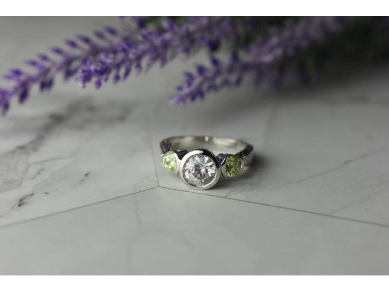 

Серебряное Кольцо с Фианитами 925 проба Sky Jewelry 001545