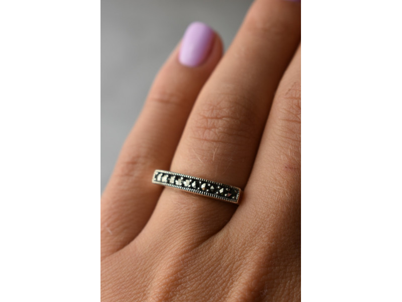 

Классическое Серебряное кольцо с камнями Черная шпинель Sky Jewelry 001352