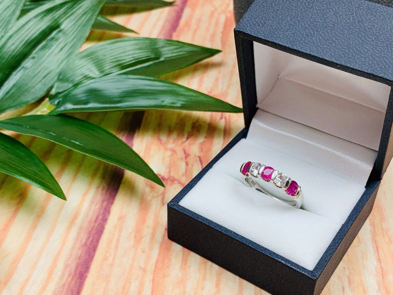 

Серебряное кольцо с розовыми и бесцветными Топазами Sky Jewelry 000590