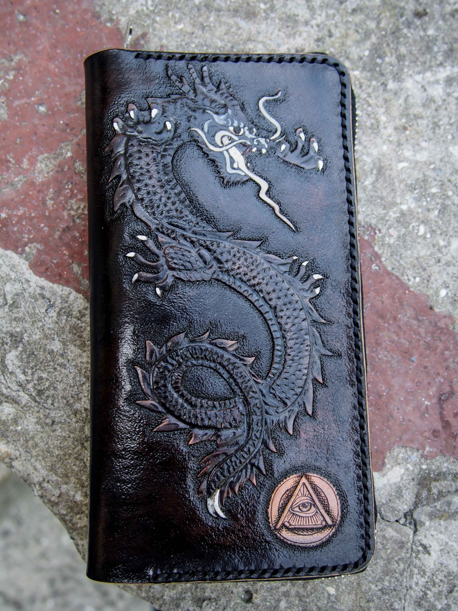 

Кожаный кошелек Smyrnov Leather на молнии драконы 20 x 11 x 2 см черный