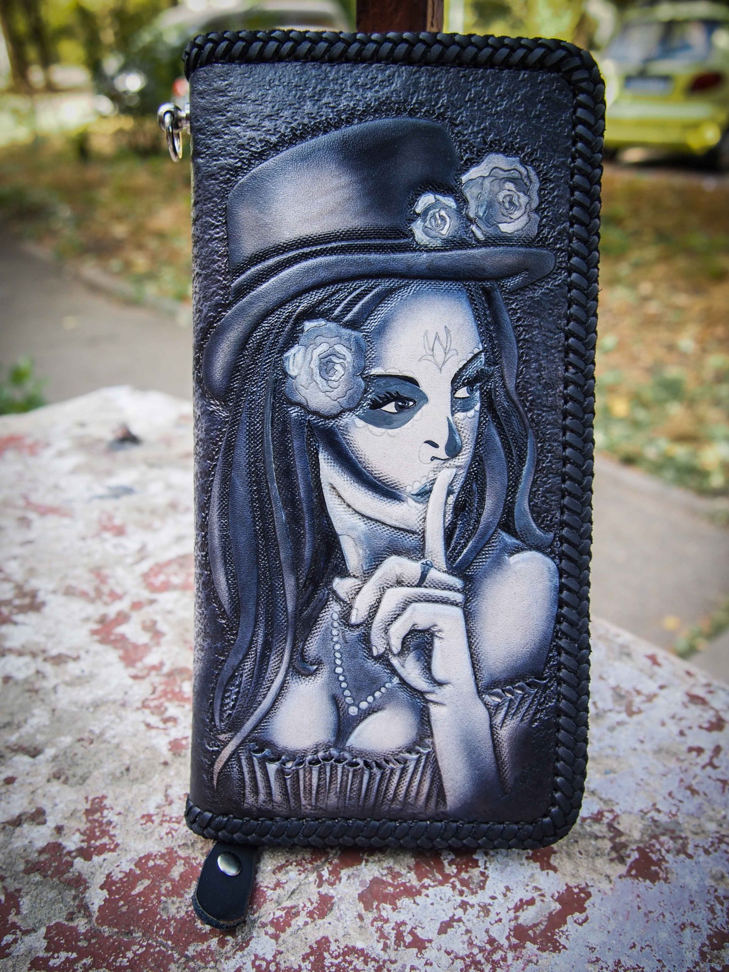 

Женский кожаный кошелек Smyrnov Leather на молнии Santa de Muerte в тесьме 20 x 11 x 2 см черный