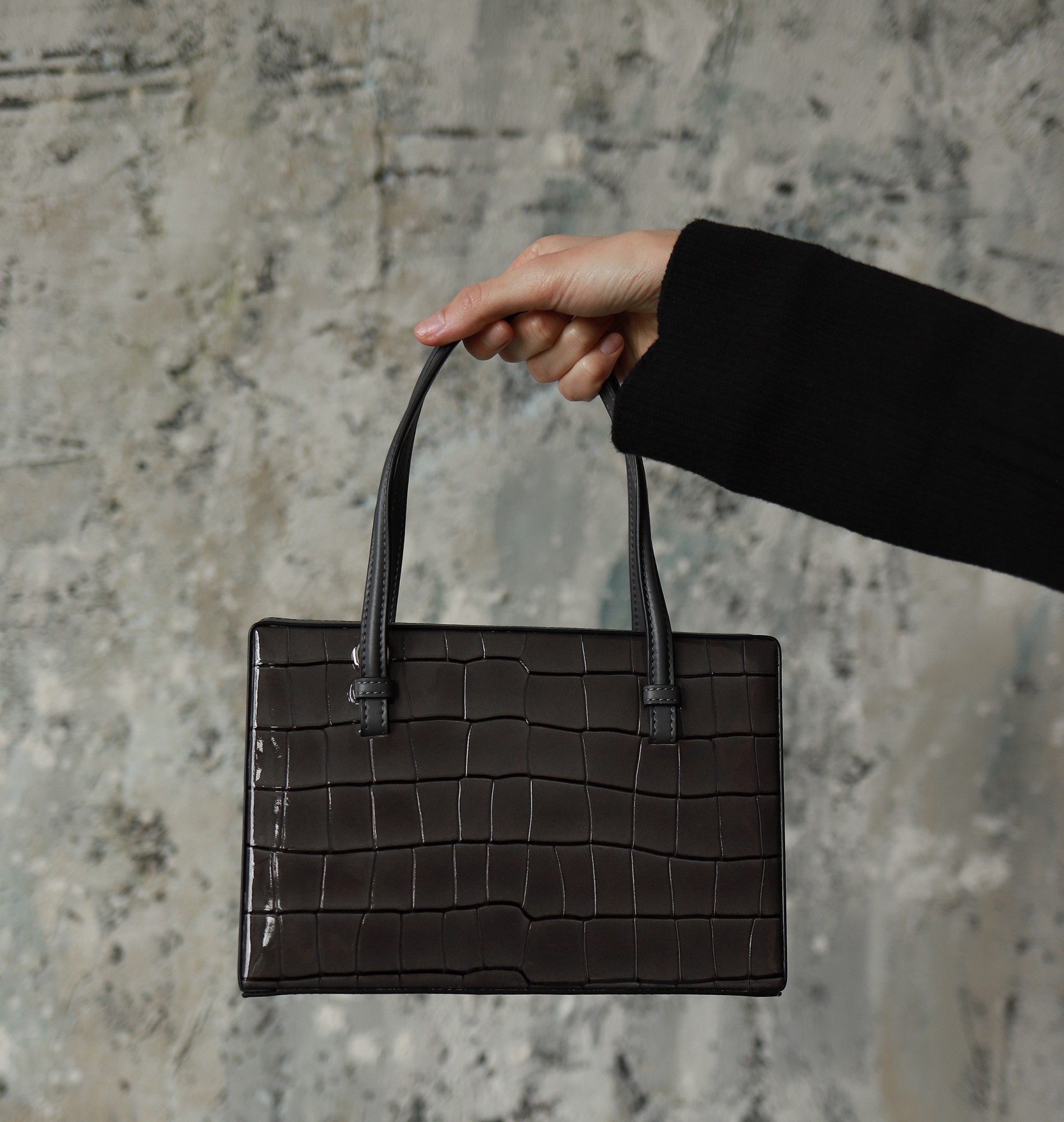 

Женская кожаная сумка Bagsmini Kylie Gray Snake Серая