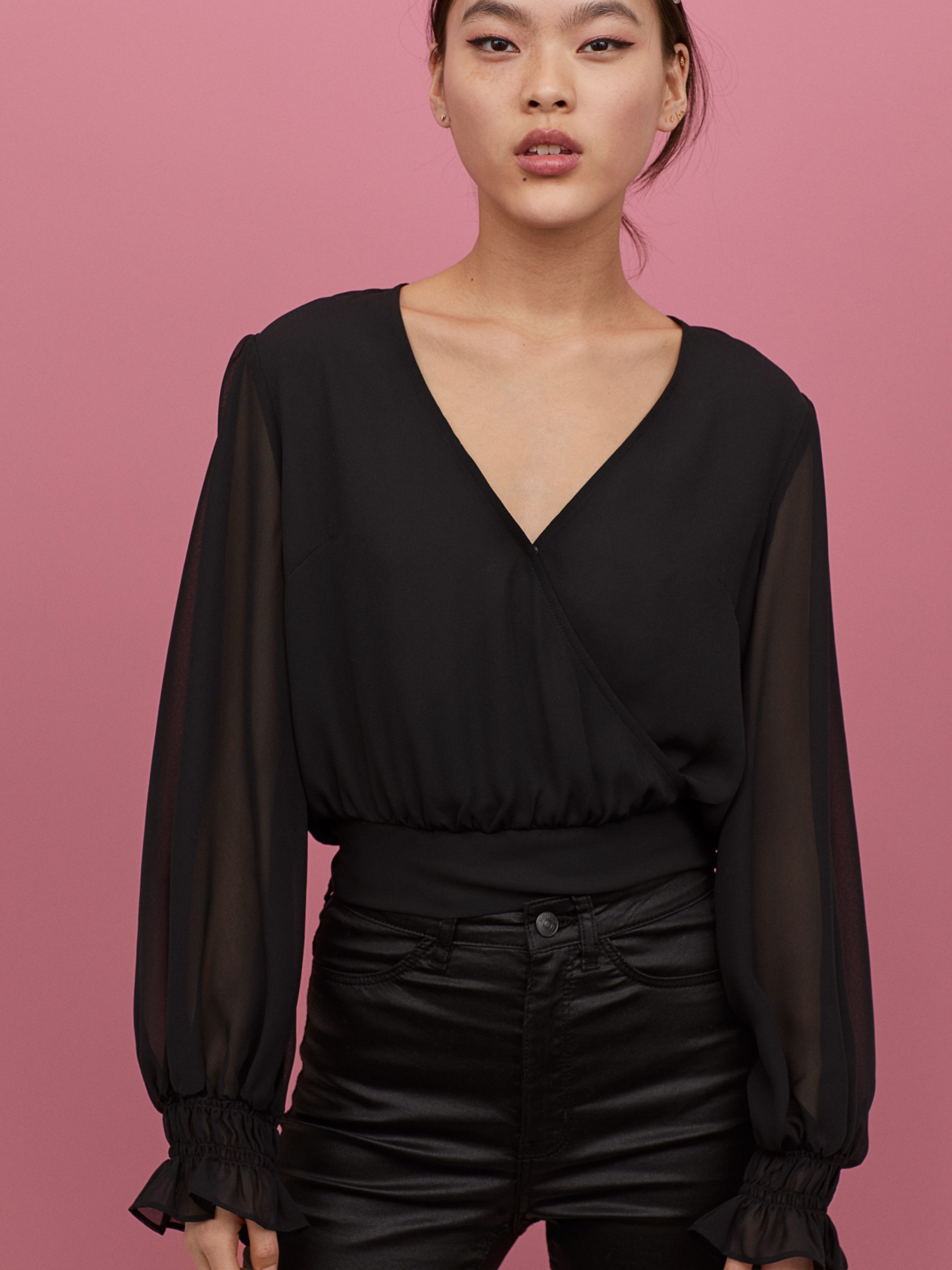 

Блузка H&M 01-0759410-0  Черная (СА2000001846810, Блузка H&M 01-0759410-0 34 Черная (СА2000001846810)