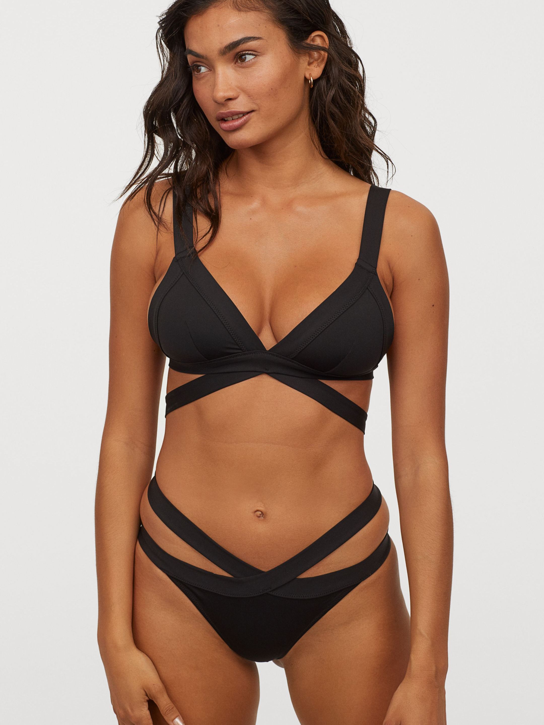 

Верхняя часть купальника H&M 0542464-9 38 Черная (СА2000001847947)