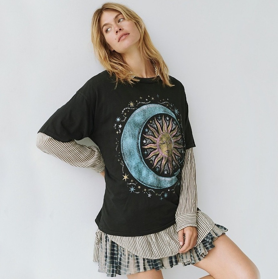 

Футболка женская Sun in the moon, черный Berni Fashion (M) Черный