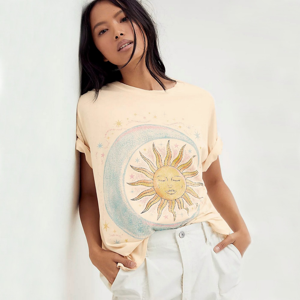 

Футболка женская Sun in the moon Berni Fashion (M) Молочный