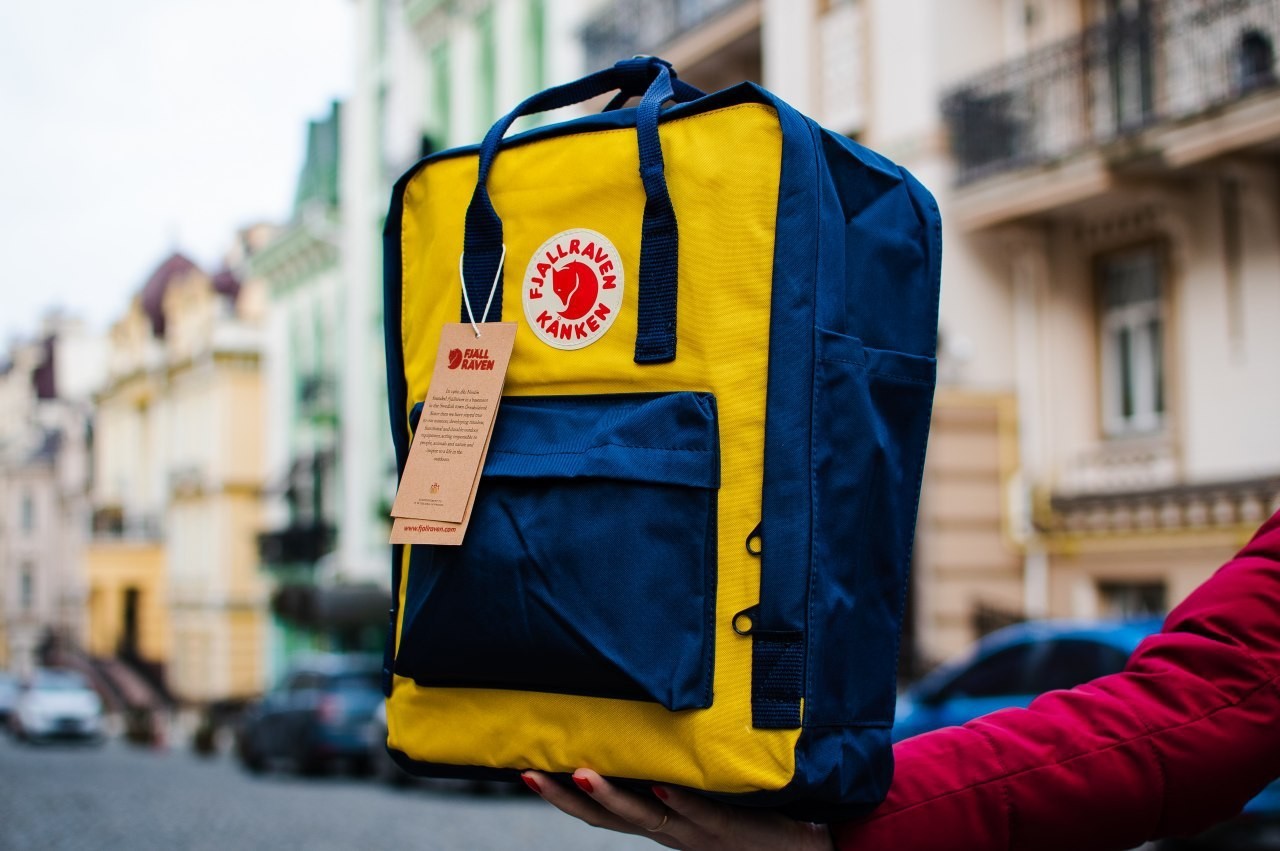 

Молодежный рюкзак Fjallraven Kanken Classic Navy-Warm Yellow F23510.29 жёлтый