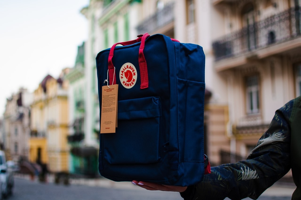 

Молодежный рюкзак Fjallraven Kanken Classic Blue-Ox Red F23510.12 синий