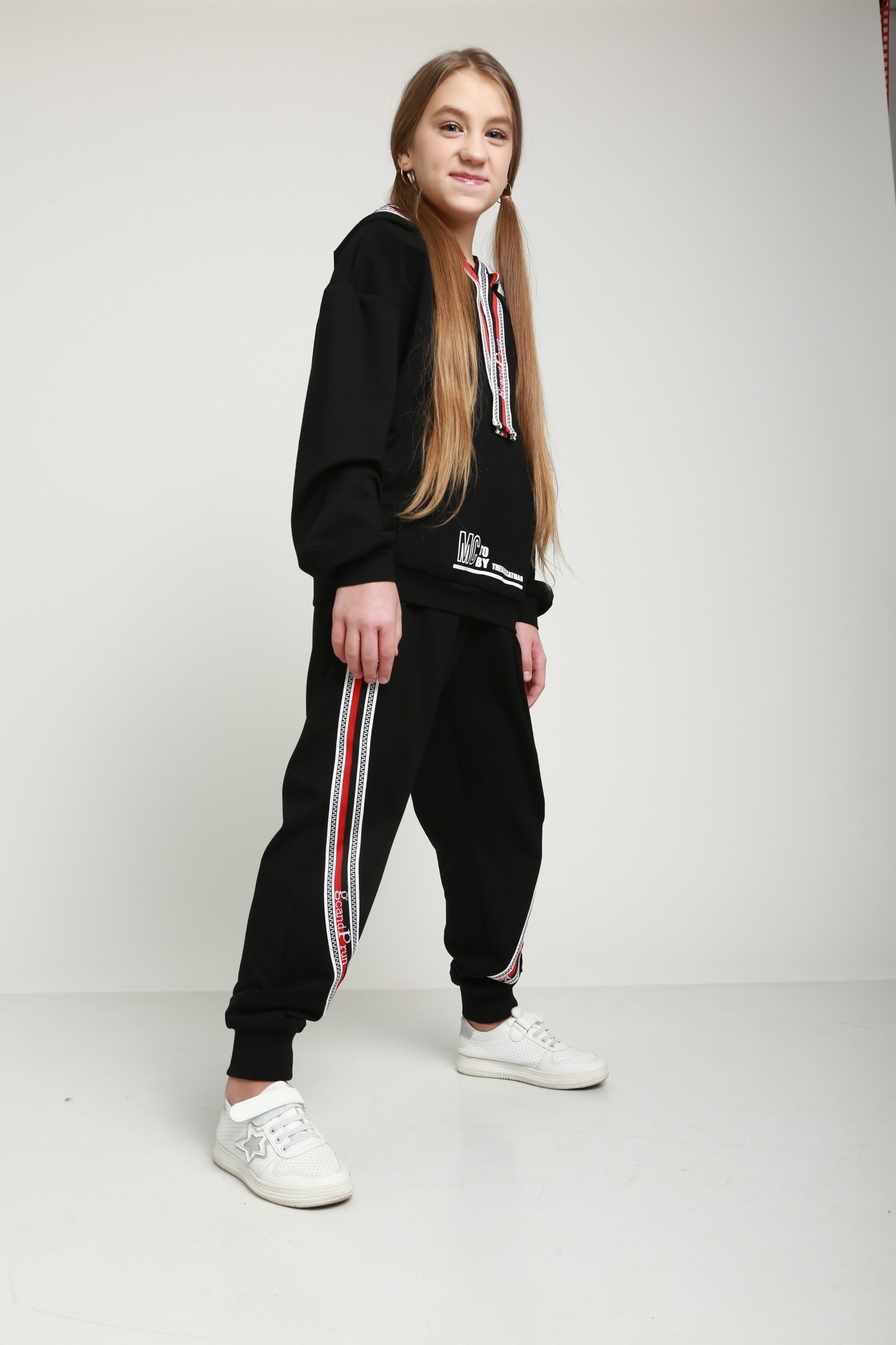 

Костюм спортивный для девочки Bear Richi 140 см черный с лентами