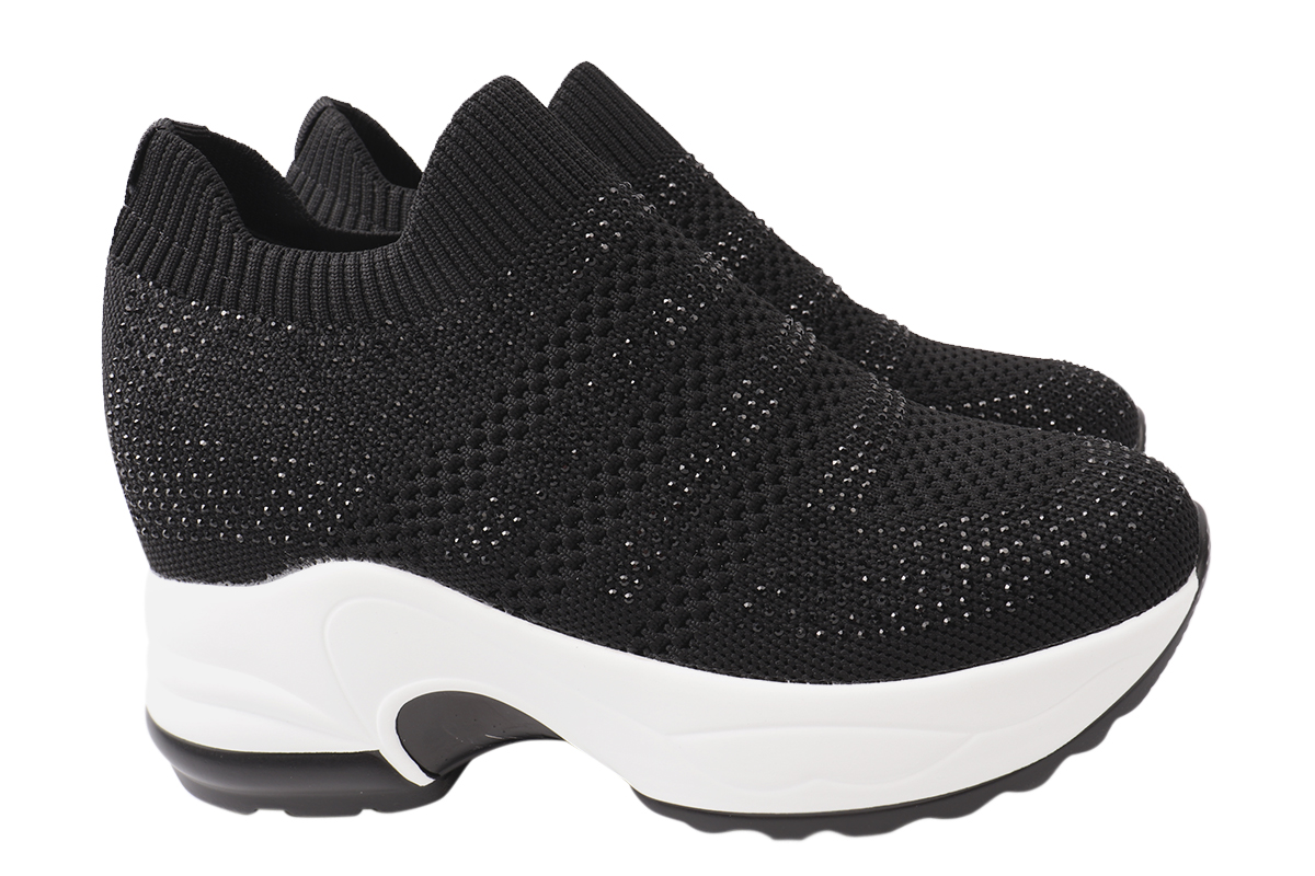 

Кросівки жіночі з текстилю, на платформі, чорні, Vikonty 254-21DKH 37