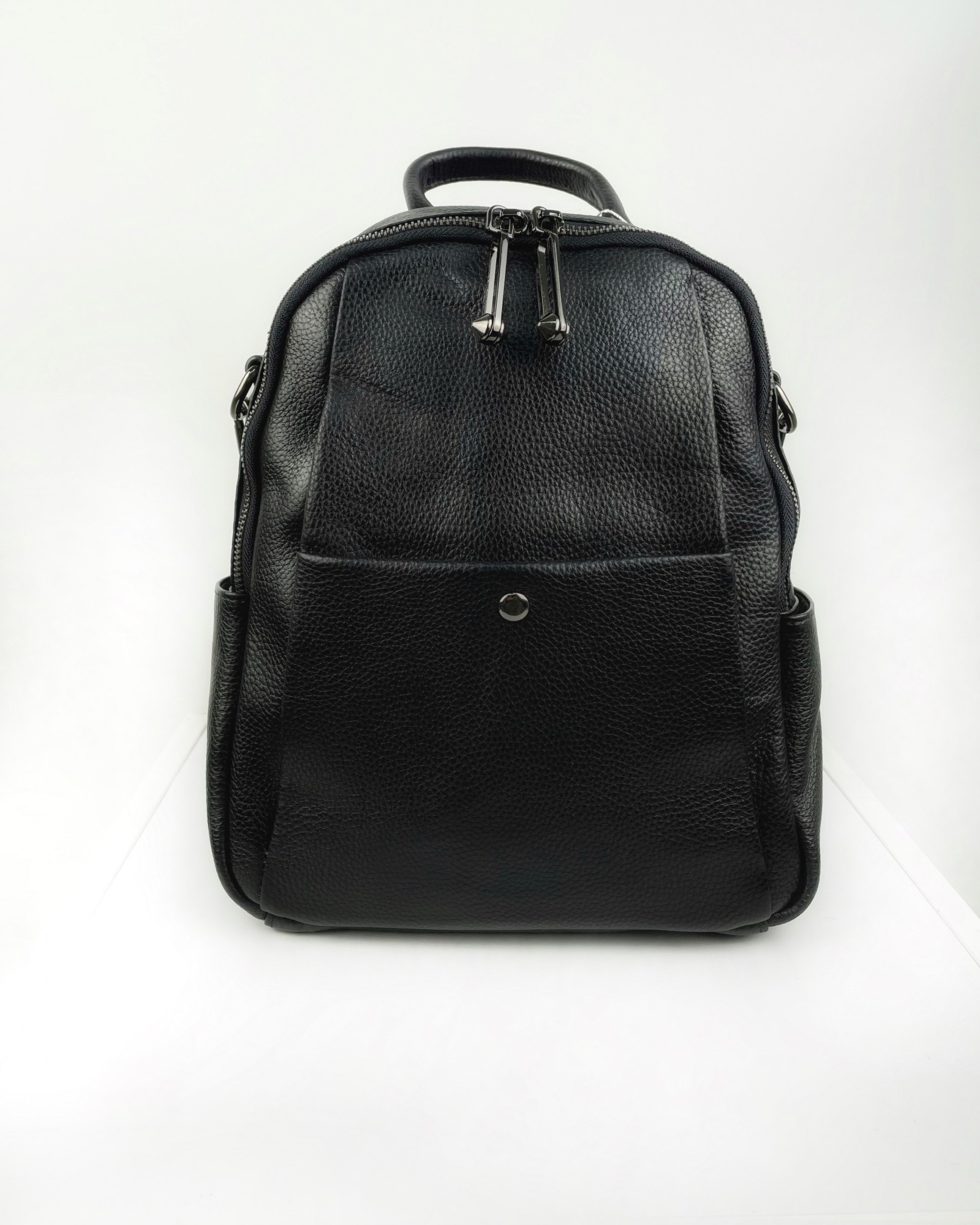 

Женский кожаный рюкзак 29 24 10 см. Magicbag кнопка на кармане Черный