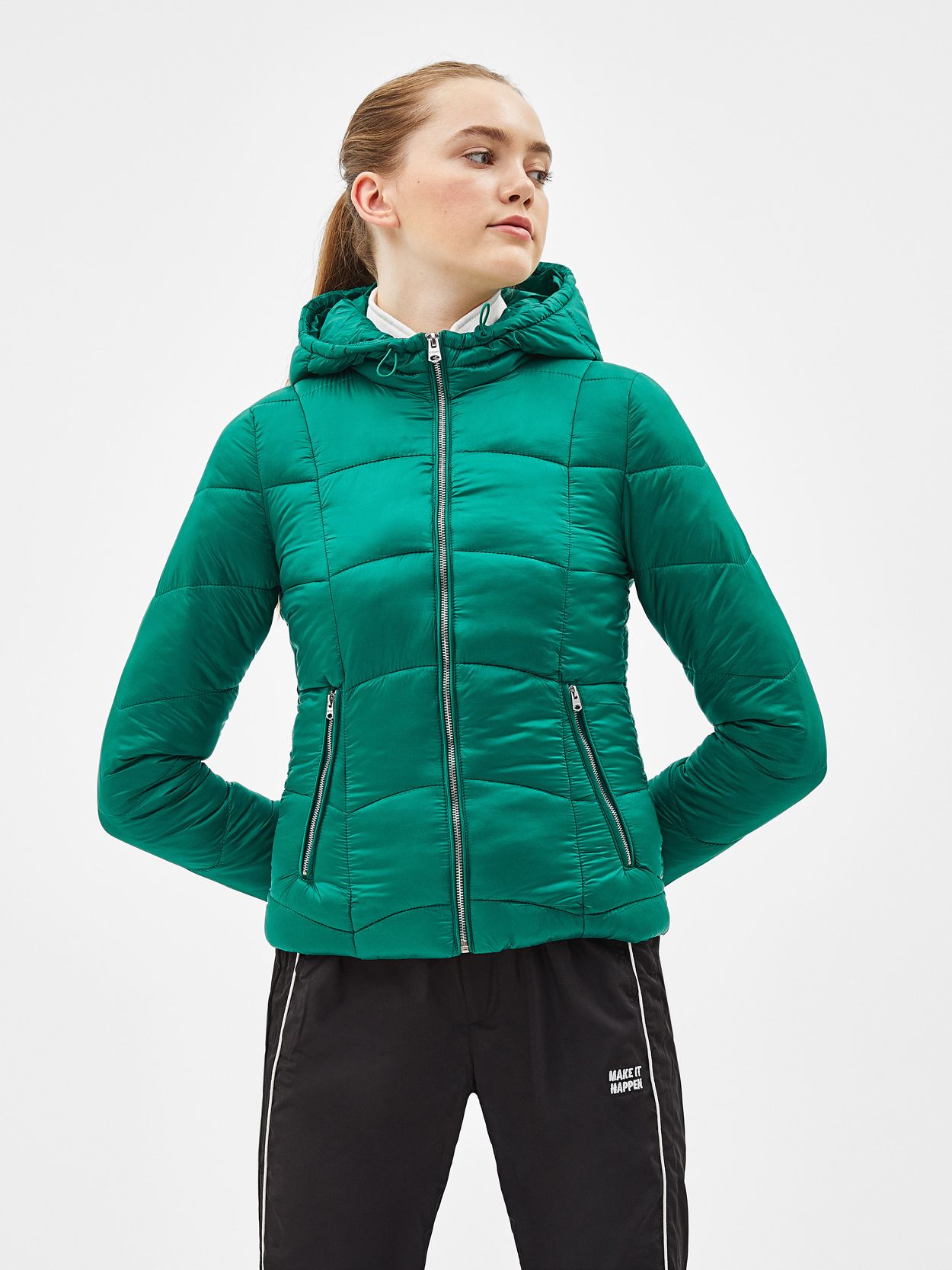 

Куртка Bershka 06331644501 XS Зеленая