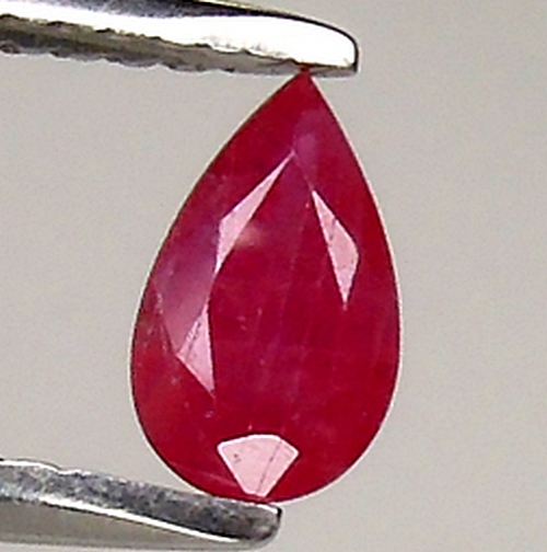 

Рубин 0.62Ct 7*4мм груша Е11932