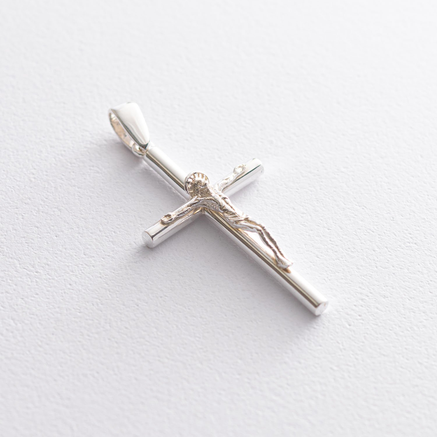 

Серебряный крестик с распятием 131225 Оникс