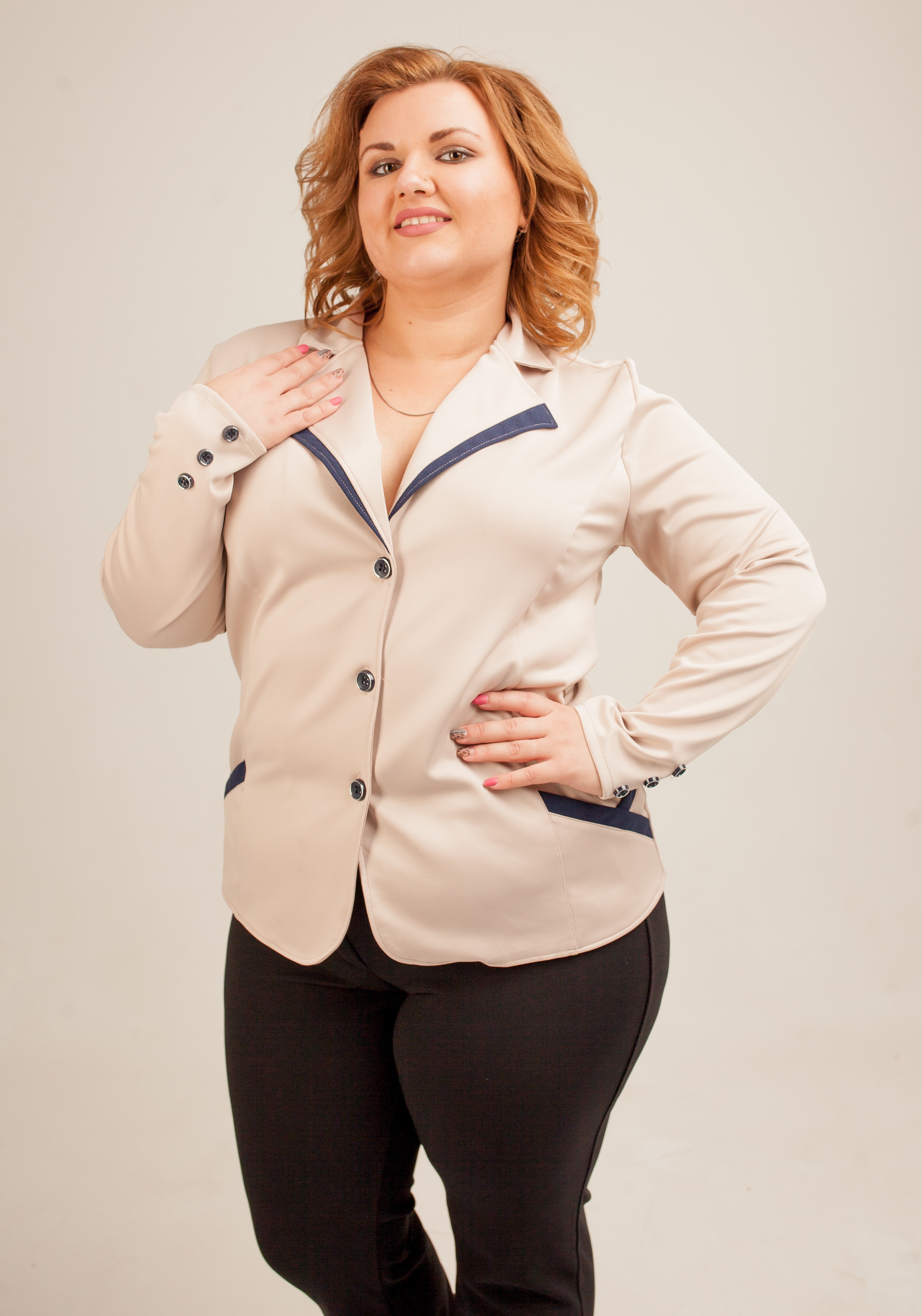 

Женский костюм Lady Look (пиджак+брюки) 9658 бежевый 54