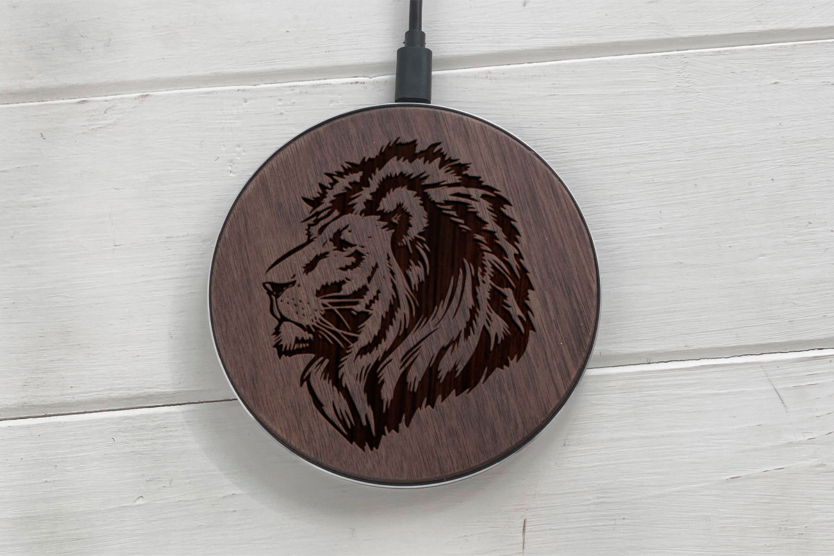 

Быстрая беспроводная деревянная зарядка SkinWood Black Fast Charge lion-king