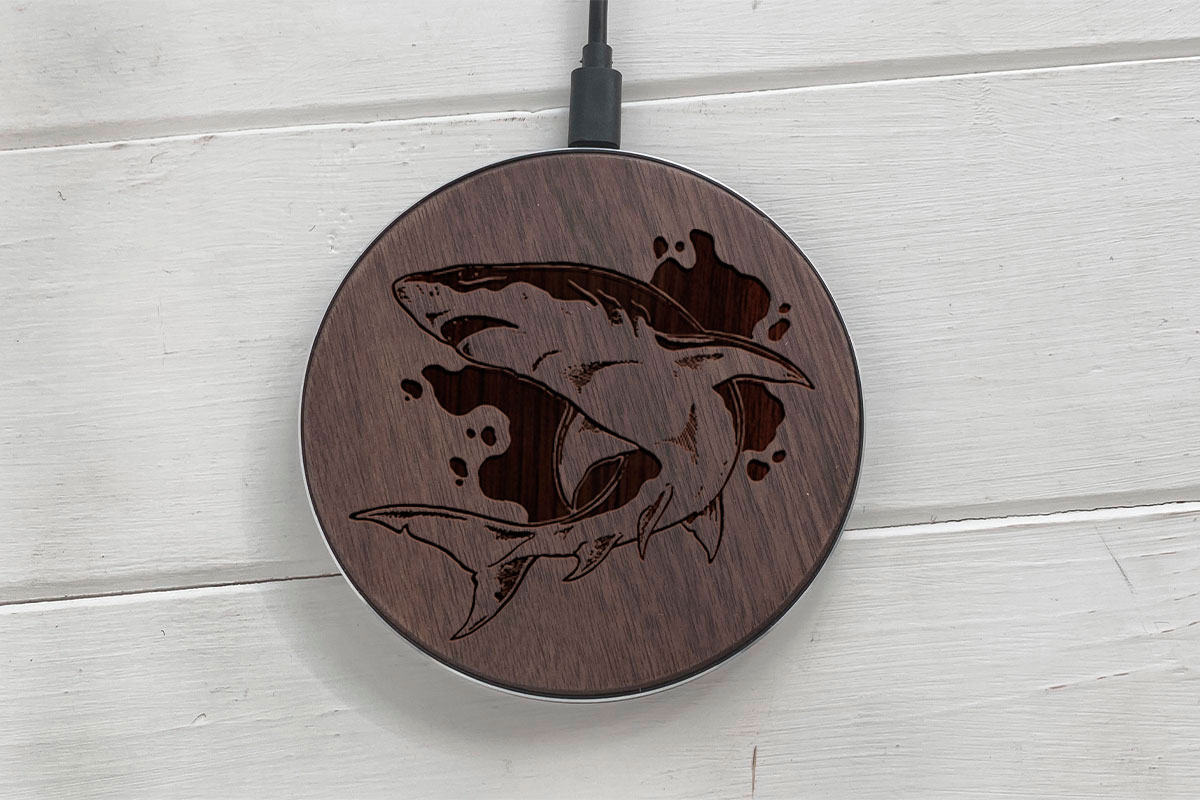 

Быстрая беспроводная деревянная зарядка SkinWood Black Fast Charge shark