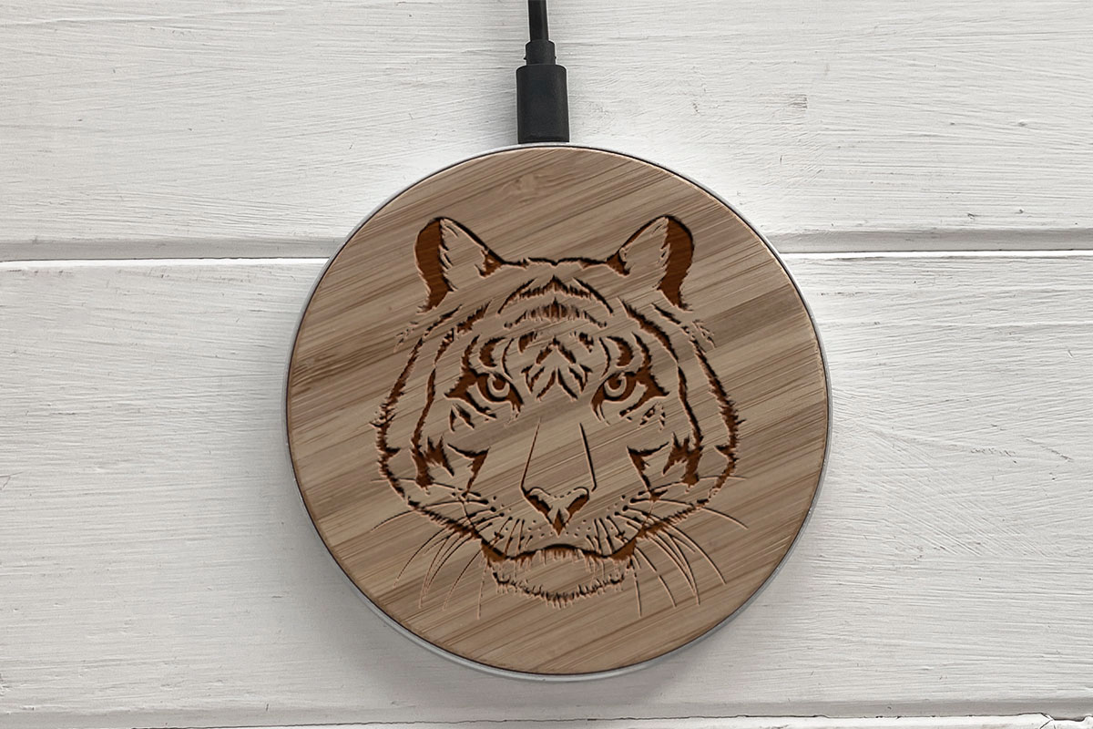 

Быстрая беспроводная деревянная зарядка SkinWood White Fast Charge tiger