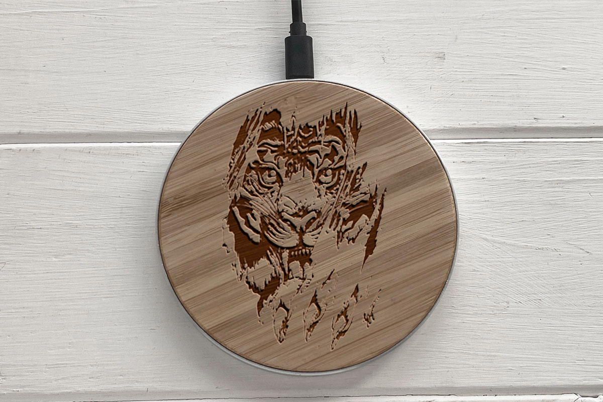 

Быстрая беспроводная деревянная зарядка SkinWood White Fast Charge Tiger2