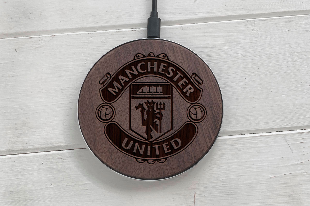 

Быстрая беспроводная деревянная зарядка SkinWood Black Fast Charge Manchester