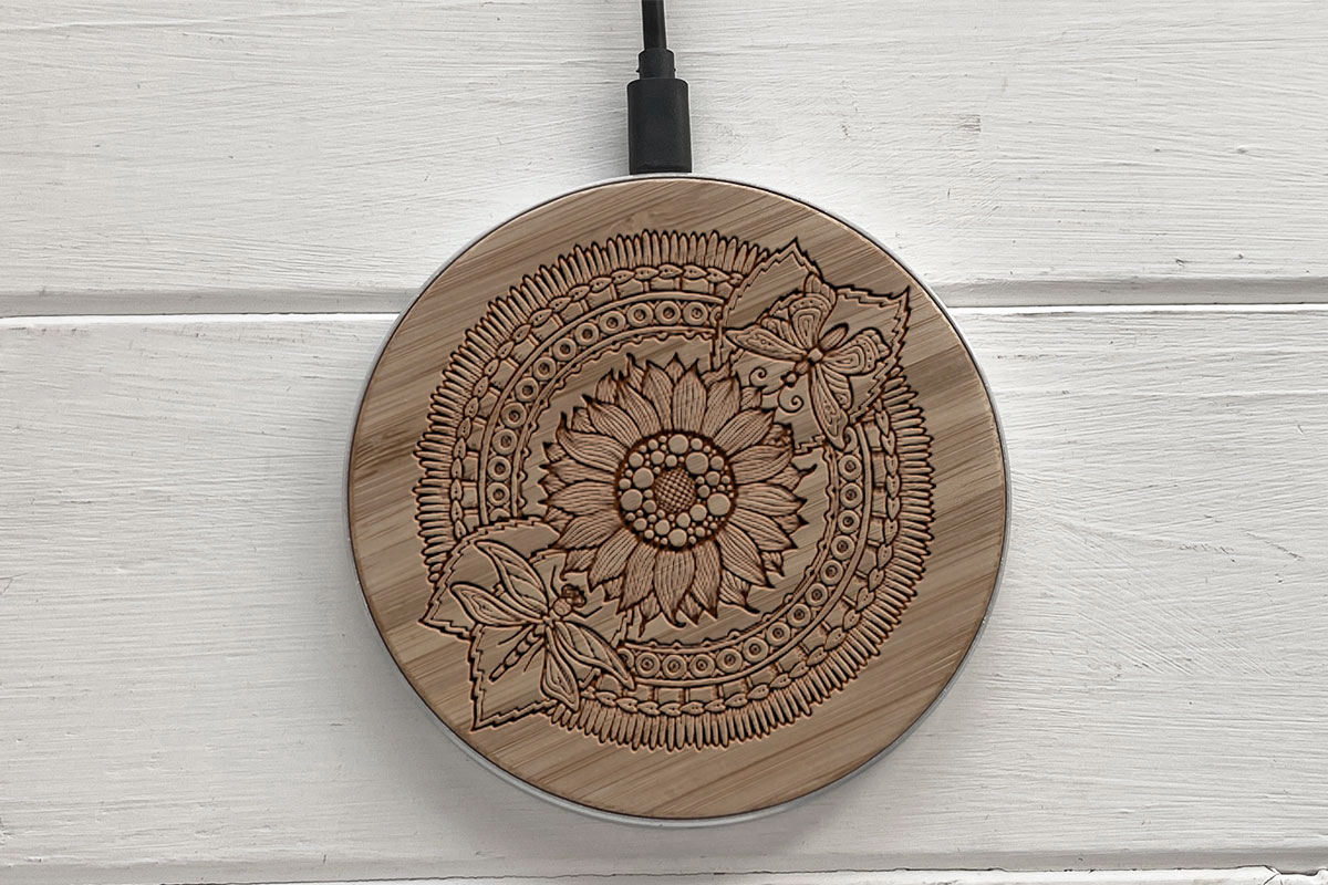 

Быстрая беспроводная деревянная зарядка SkinWood White Fast Charge dragonfly