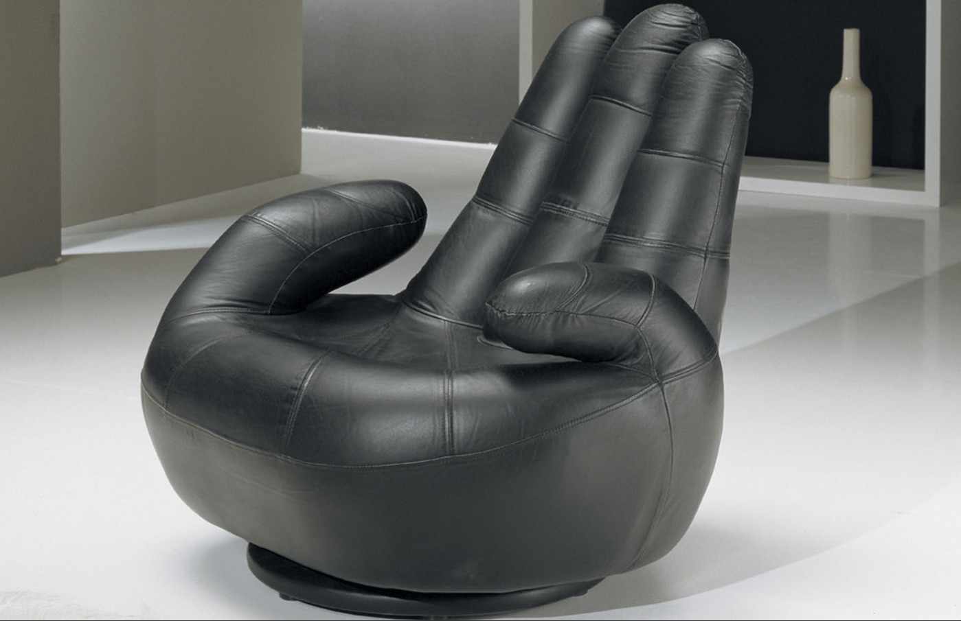 Кресла кожаные необычной формы