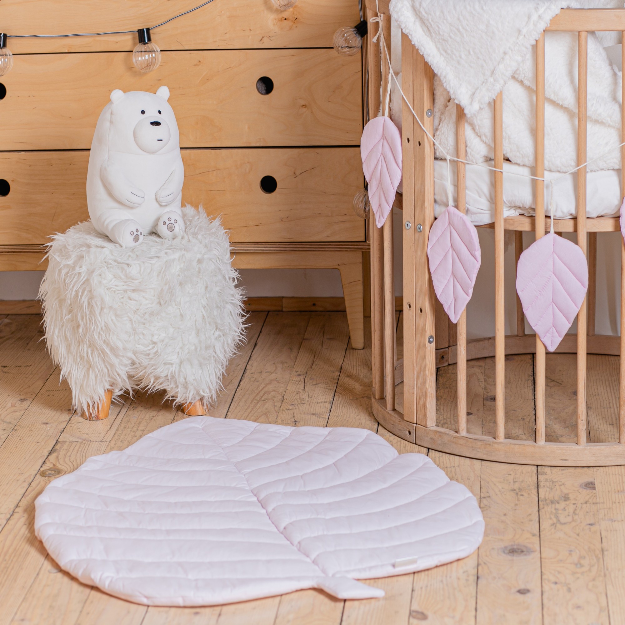 

Коврик листик в детскую комнату MammyDo Light pink 93x73 см розовый