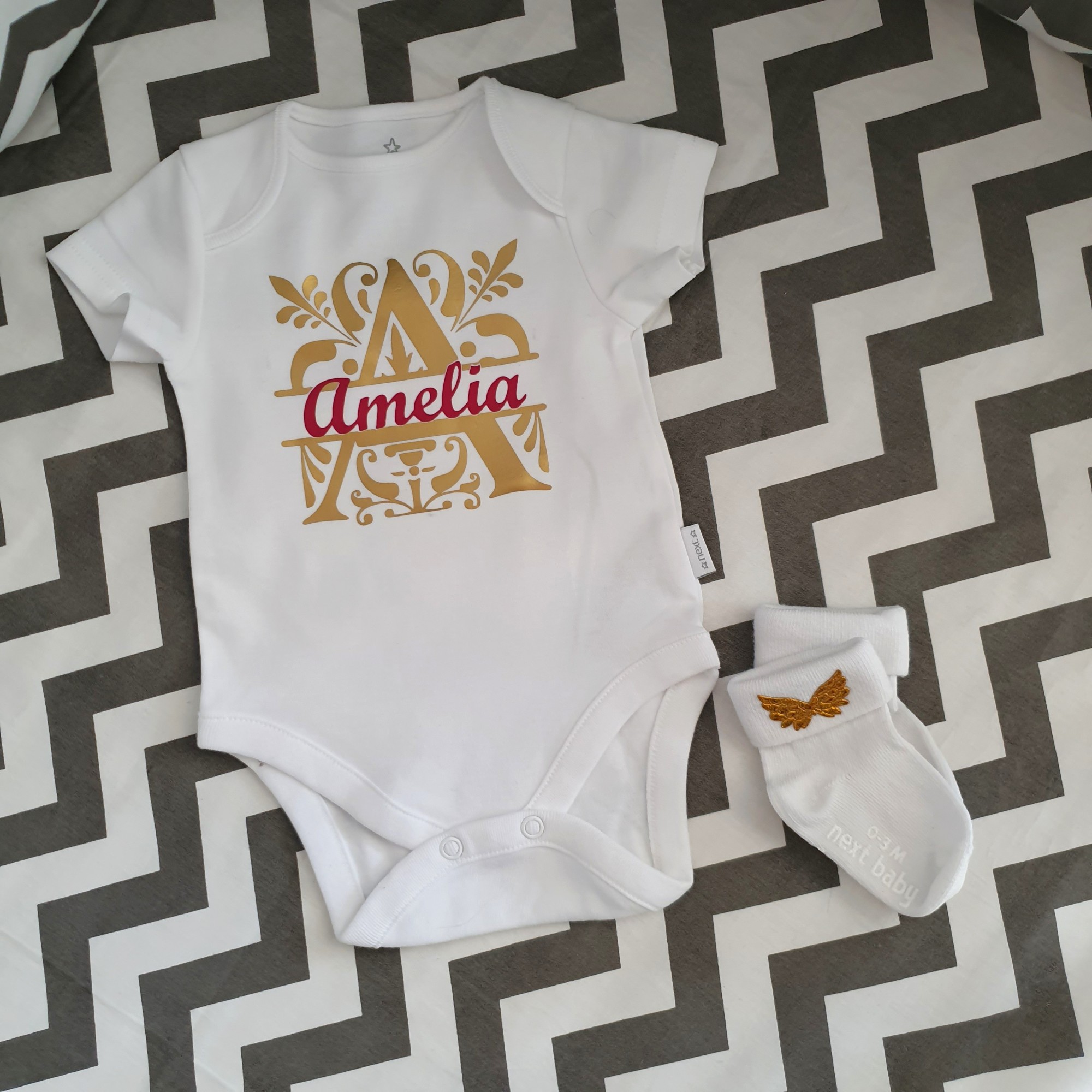

Боди с именем MammyDo Gold Pink размер 0-3 мес. белое