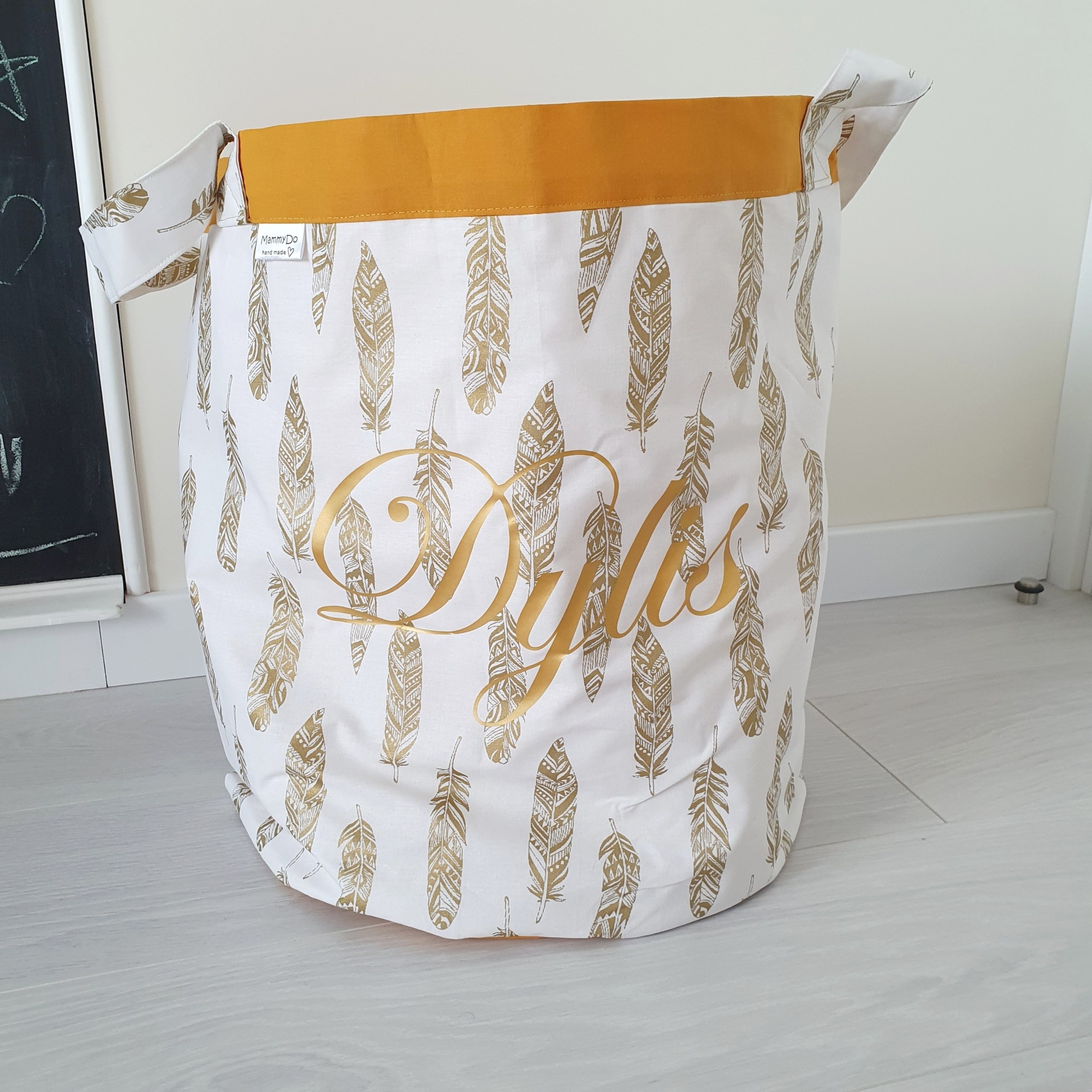

Именная корзина для игрушек MammyDo Gold Feathers 50х40 см золотая