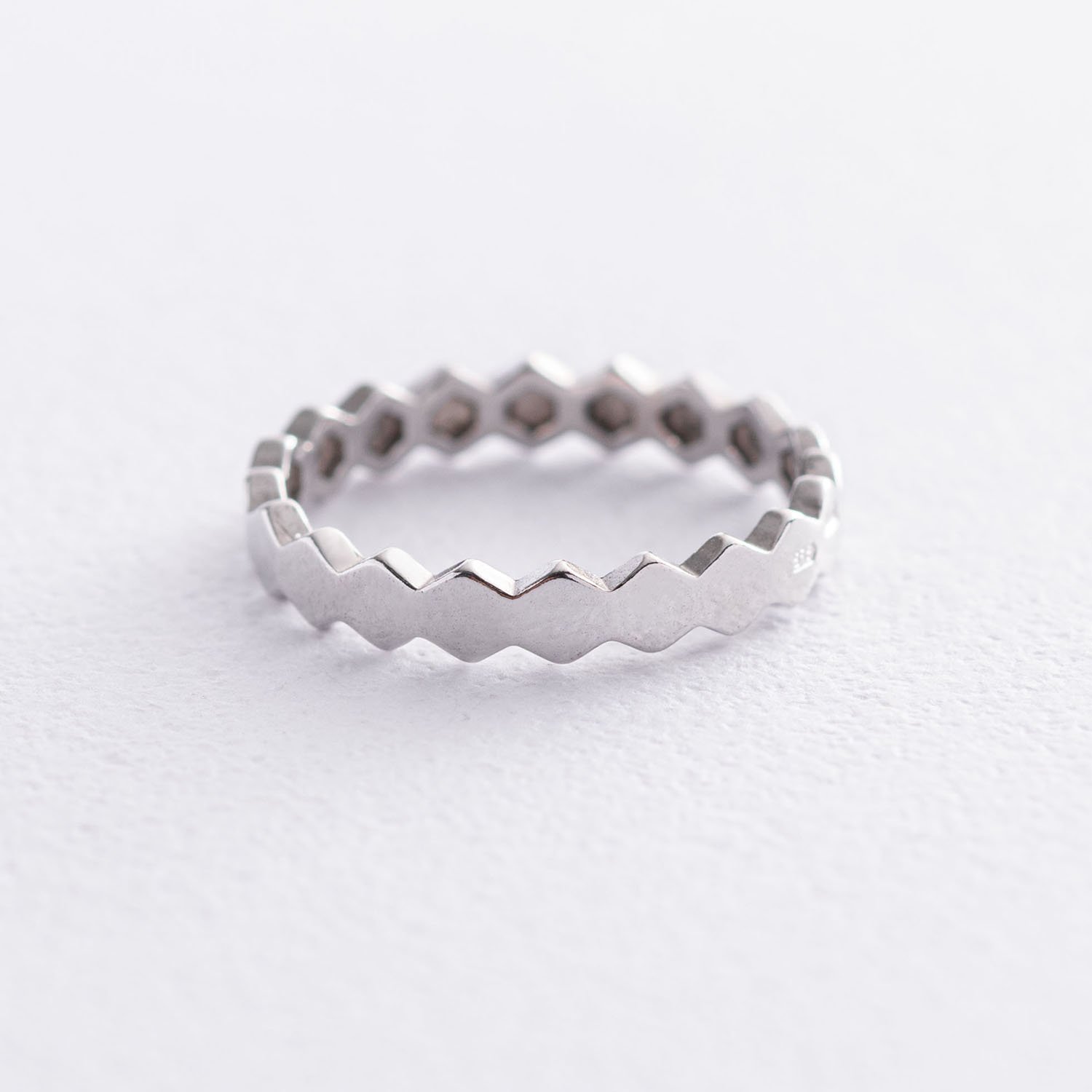 

Серебряное кольцо "Грани" 112585 Оникс 17.5