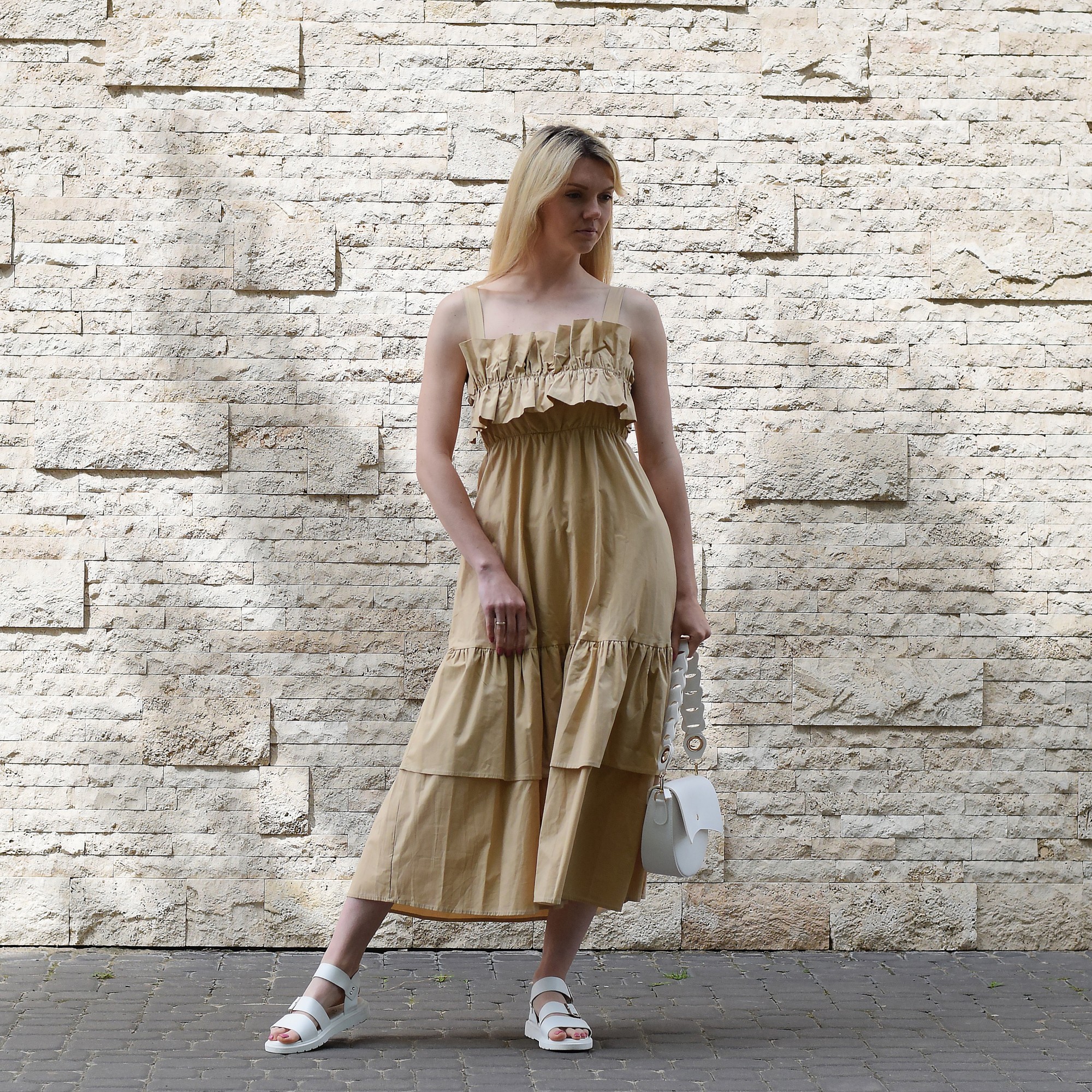 

Платье LUMINA на бретелях с воланами песочный, Платье LUMINA на бретелях с воланами песочный S