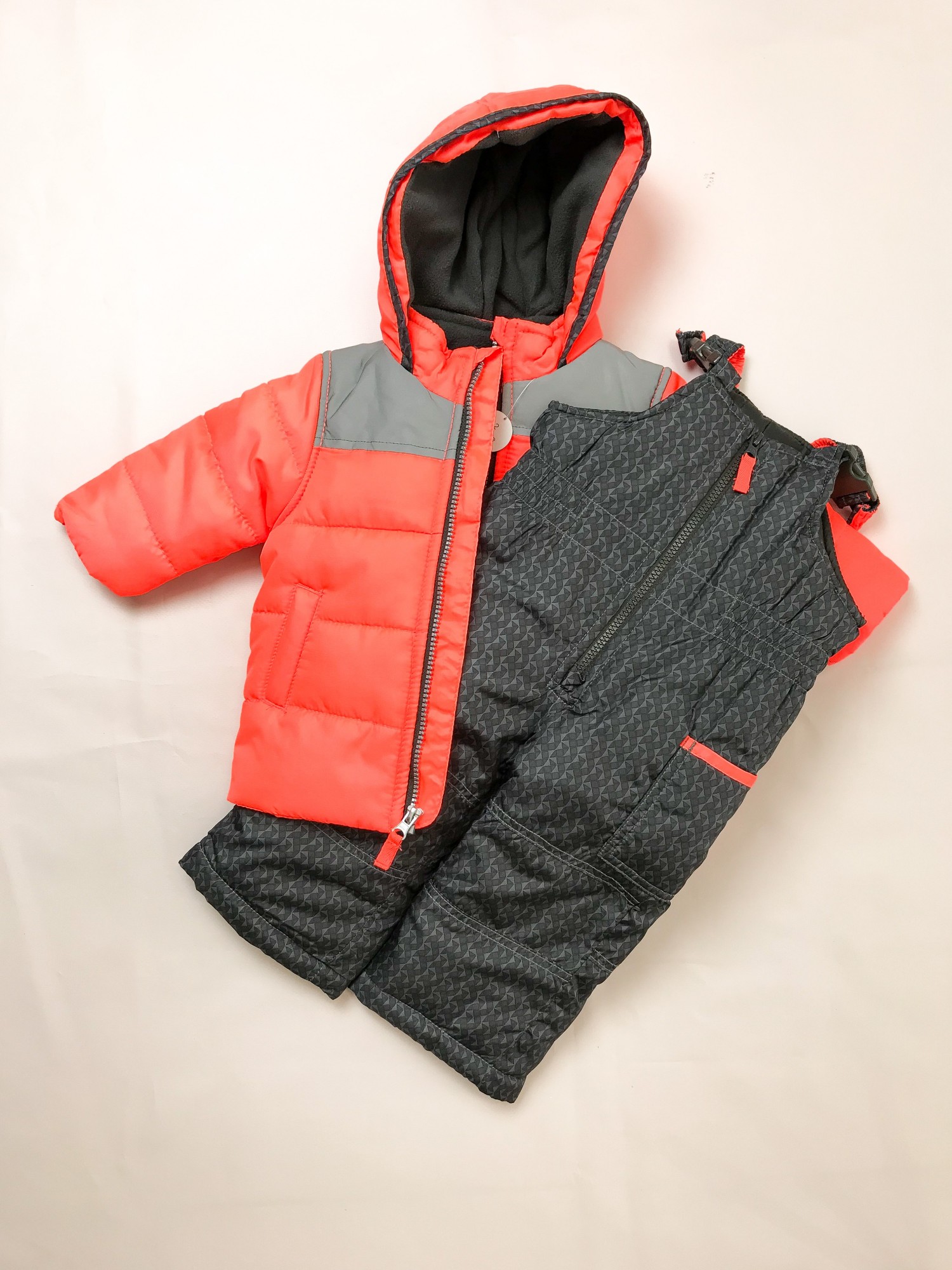 

Зимний комплект (куртка+полукомбинезон ) Carters для мальчика на 1 год на 80 см